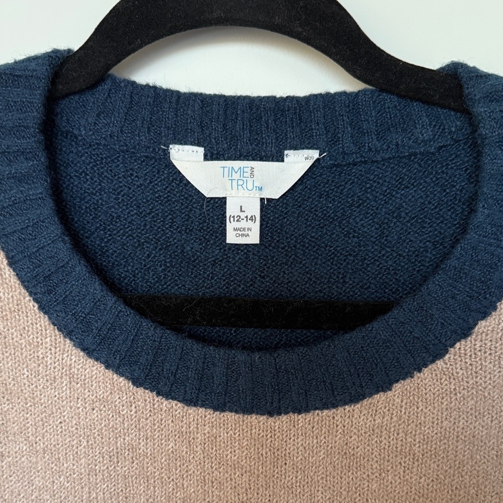 Colorblock Sweater - Picture 2 of 3